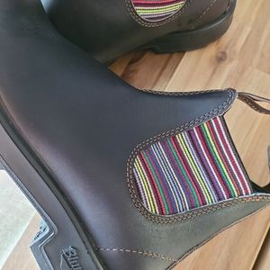 BLUNDSTONES